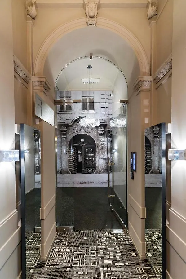 New Luxury Apt With Ac&Parking In The Center Of Prague Apartment