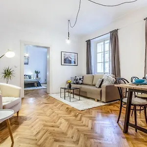 Old Town 2 Bdr Apartment, Free Coffee Apartment