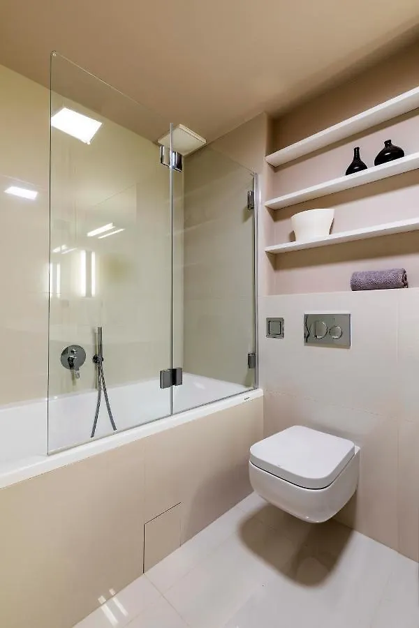 Ferienwohnung New Luxury Apt With Ac&Parking In The Center Of Prag 0*,